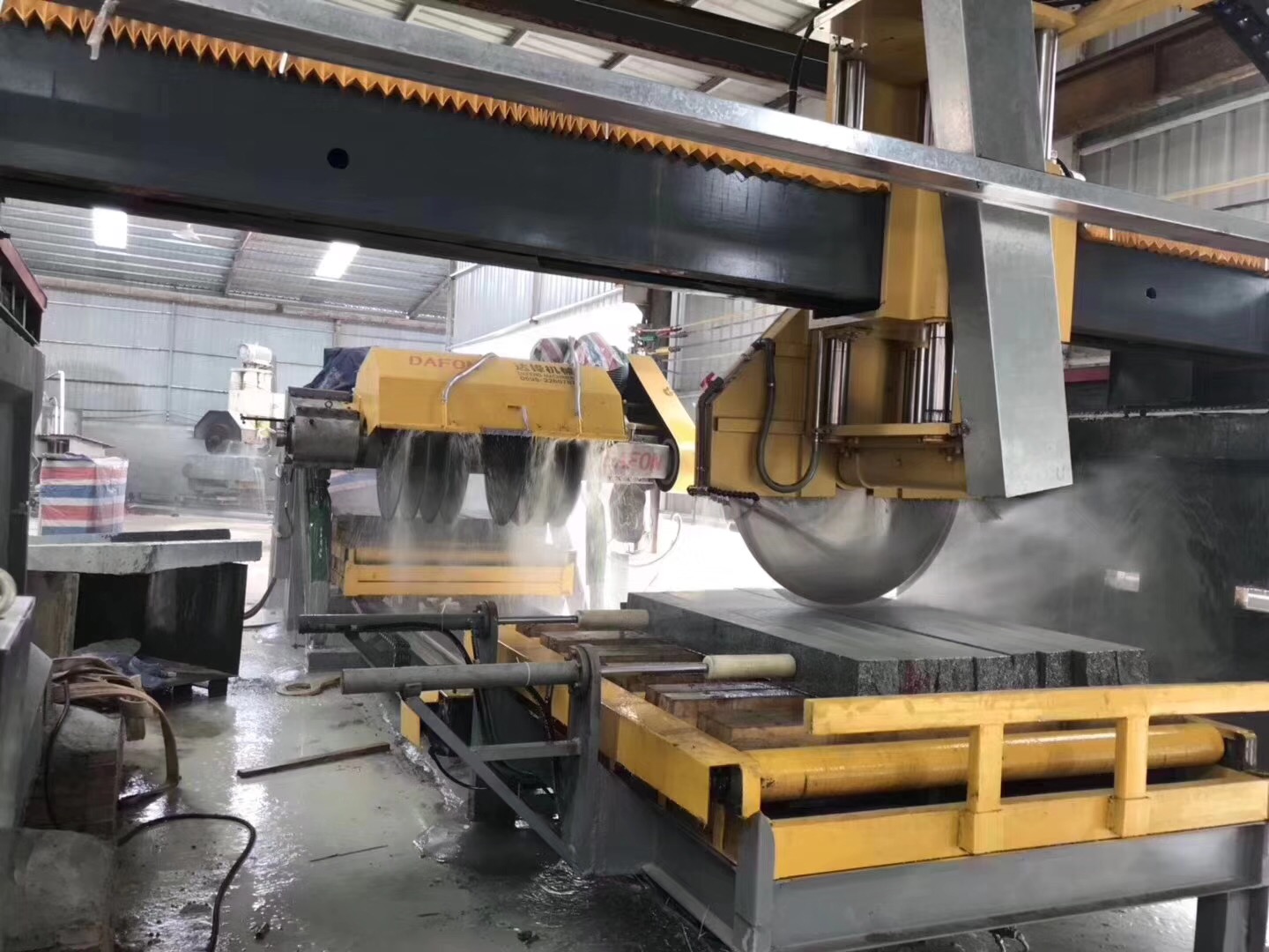 路沿石單片定長機